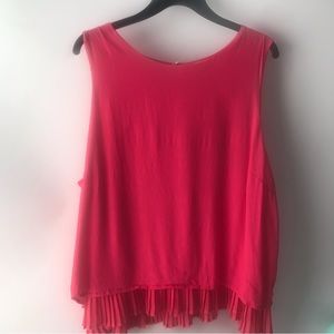 Fushia double layered sleeveless pleated top with peephole back. Gold button. 2x